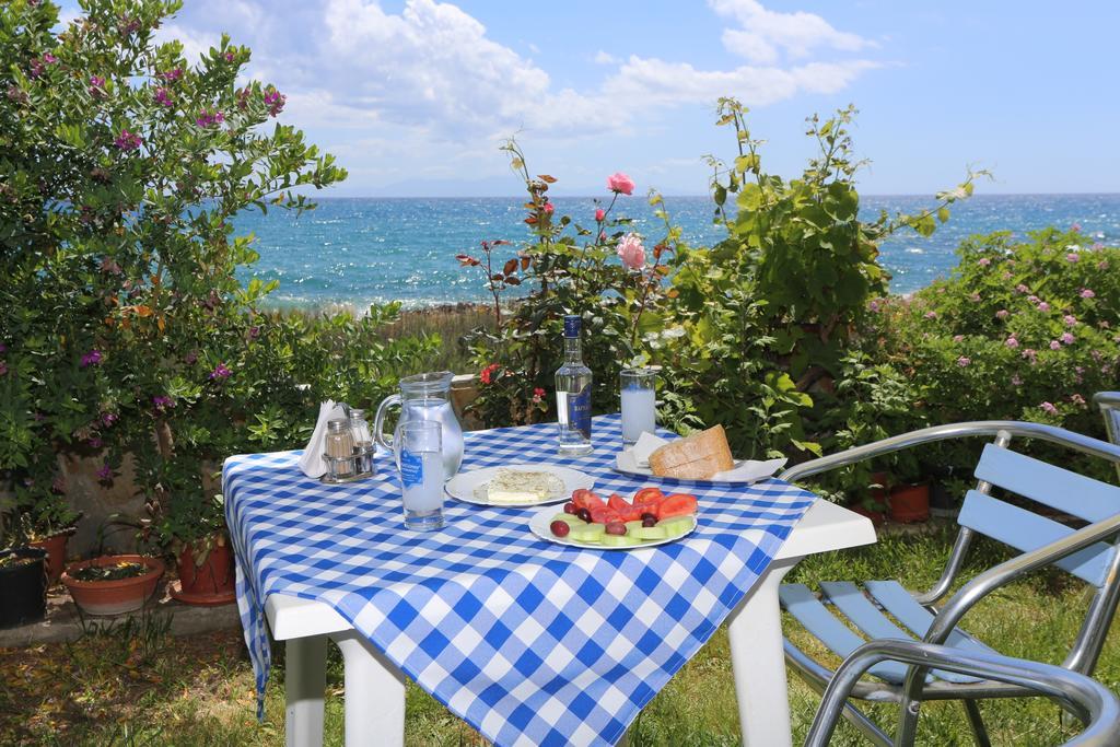 Akrogiali Hotel Plomari Buitenkant foto