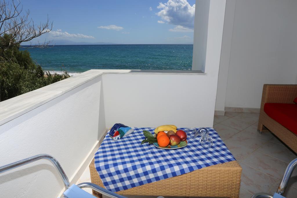 Akrogiali Hotel Plomari Buitenkant foto
