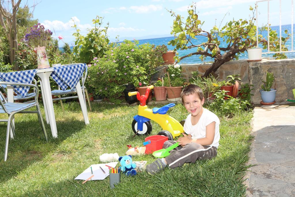 Akrogiali Hotel Plomari Buitenkant foto