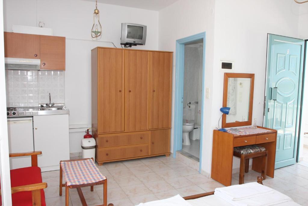 Akrogiali Hotel Plomari Buitenkant foto