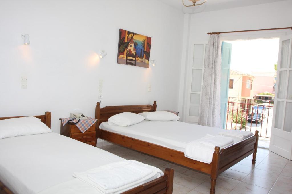 Akrogiali Hotel Plomari Buitenkant foto