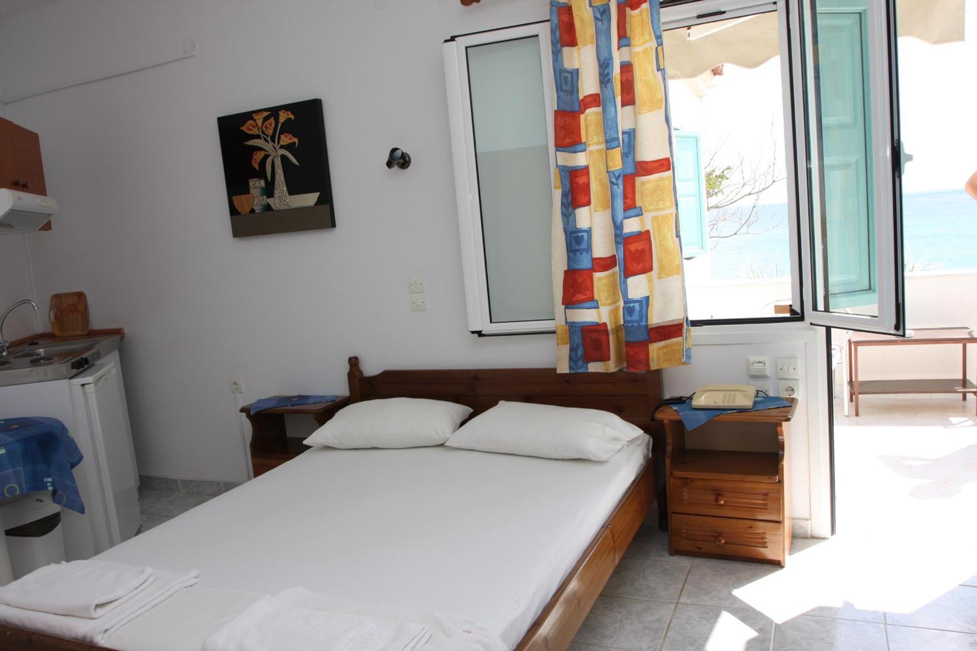 Akrogiali Hotel Plomari Buitenkant foto
