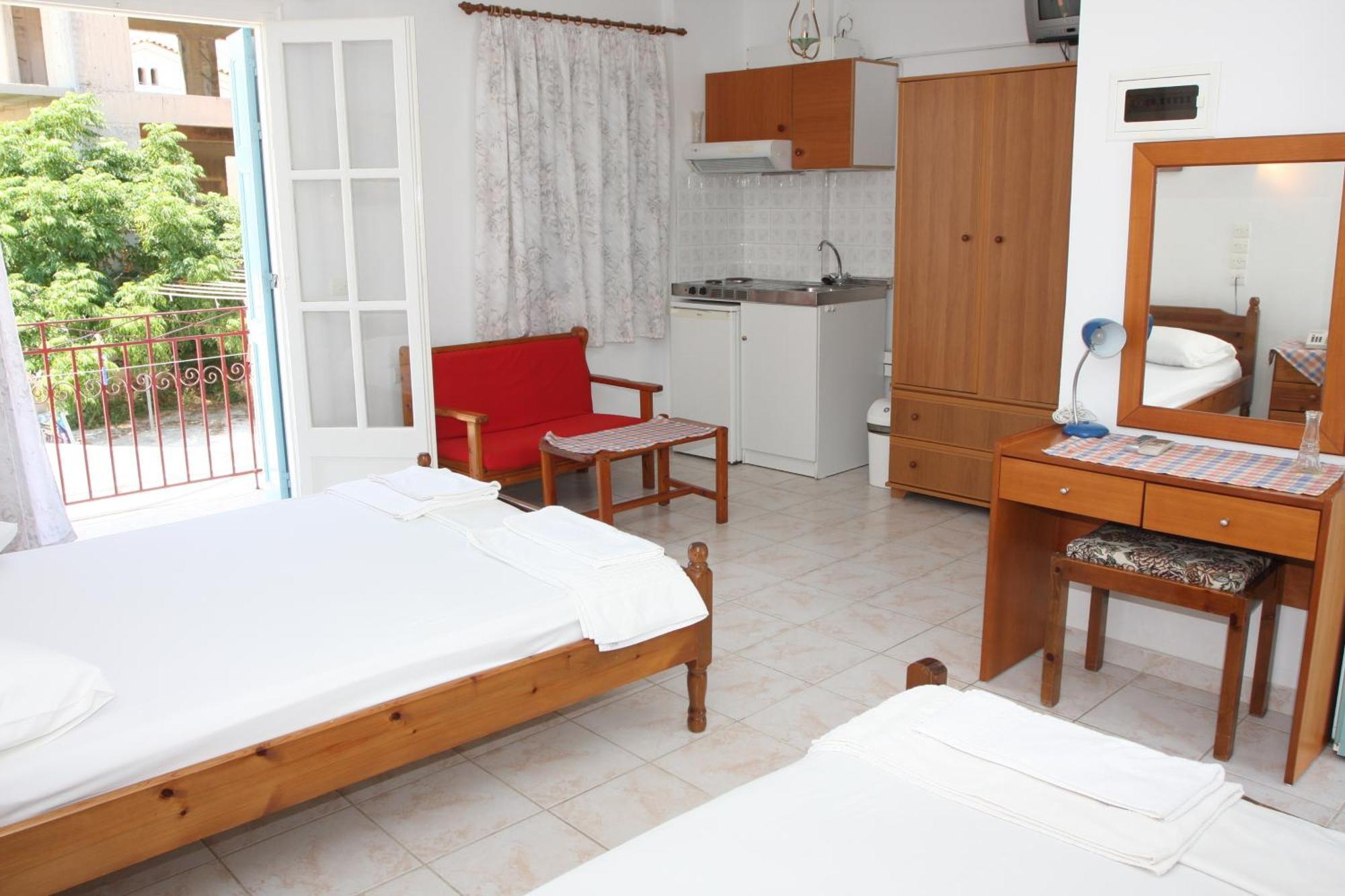 Akrogiali Hotel Plomari Buitenkant foto