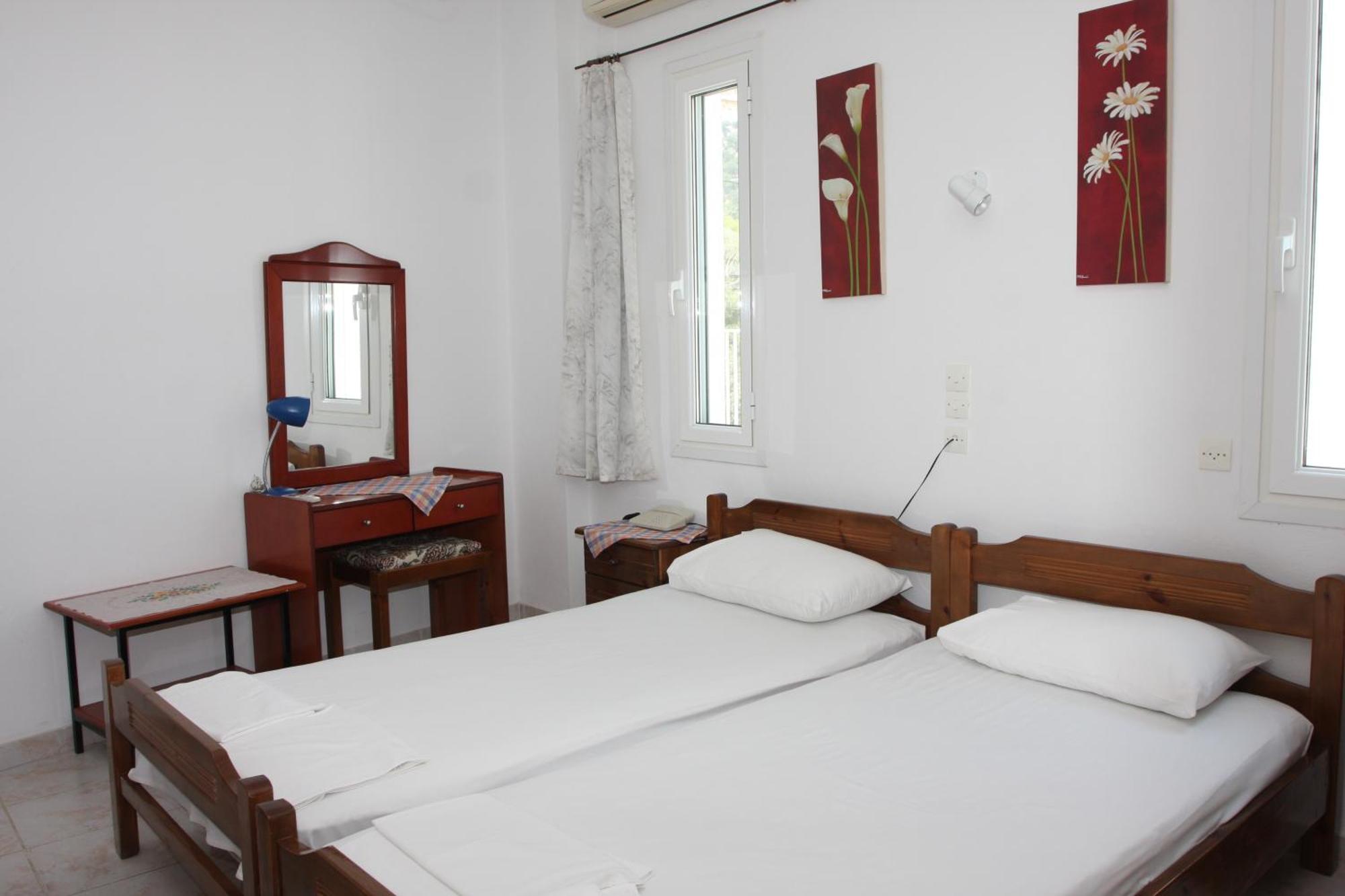 Akrogiali Hotel Plomari Buitenkant foto